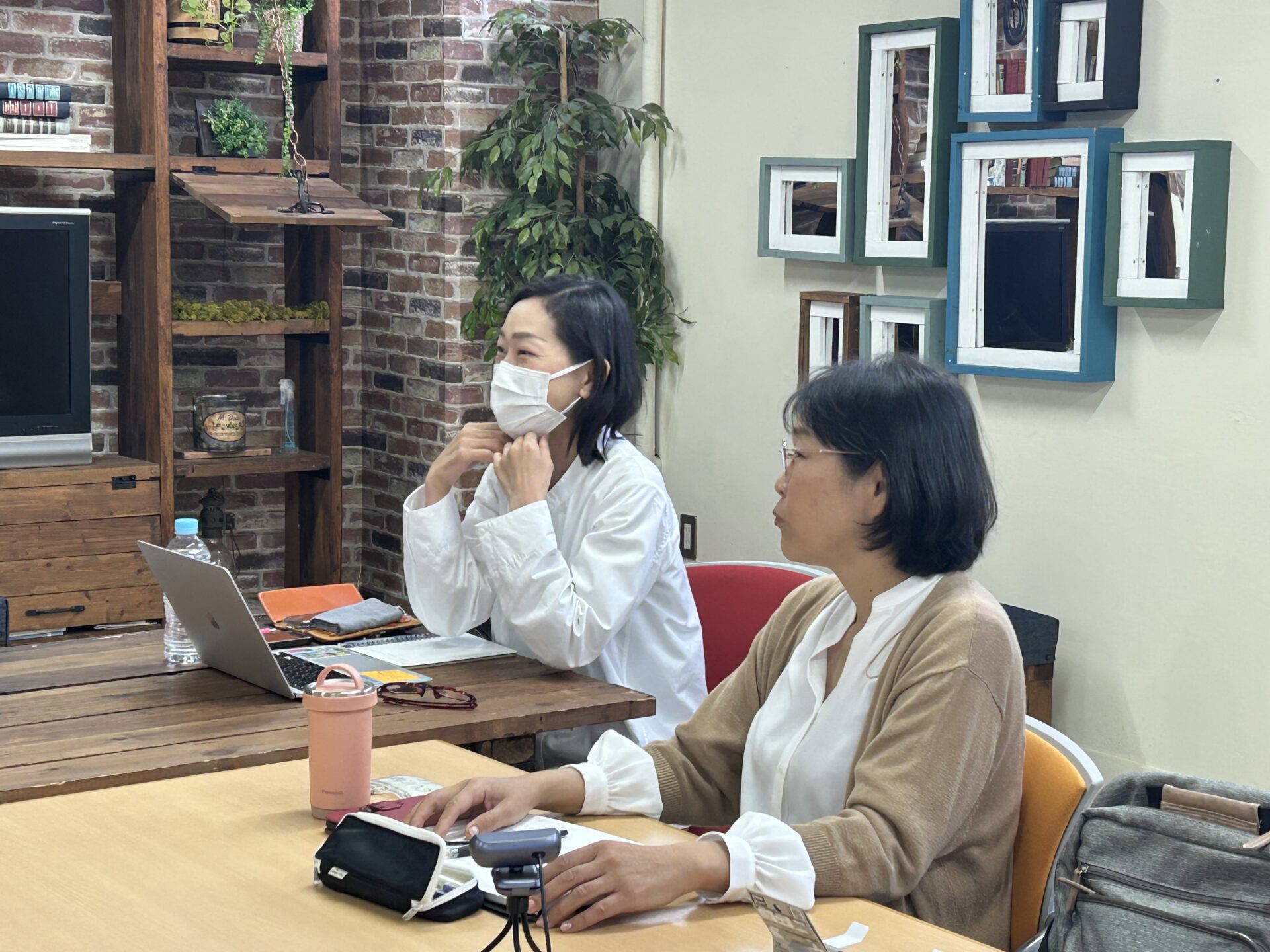 編集会議の様子