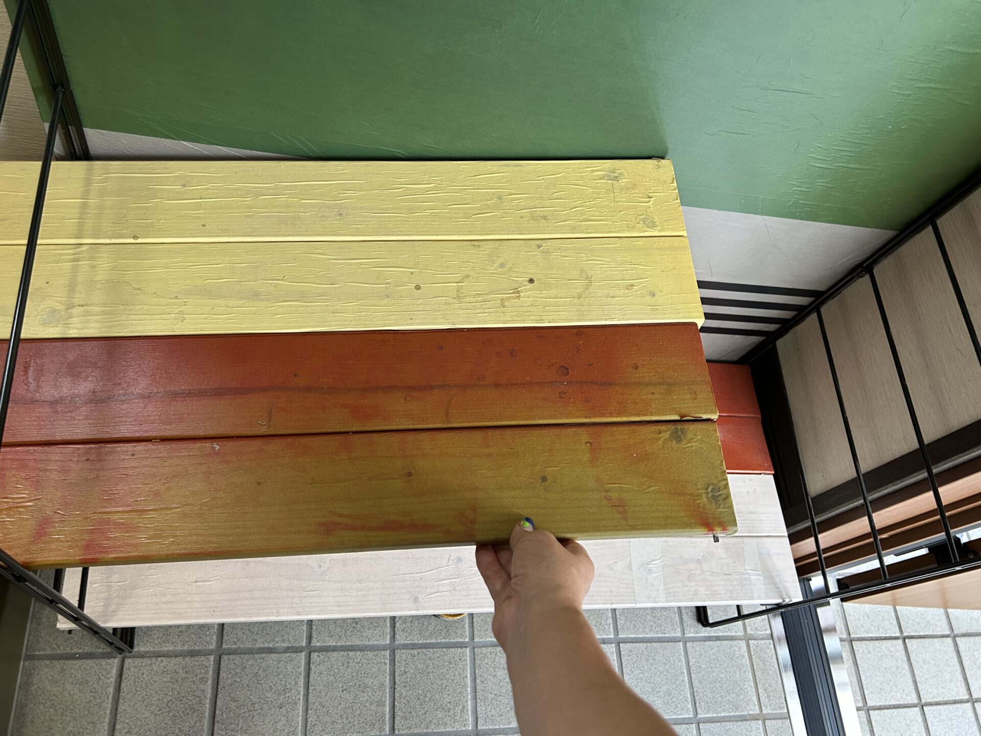 鈴木さん靴収納DIY中の画像