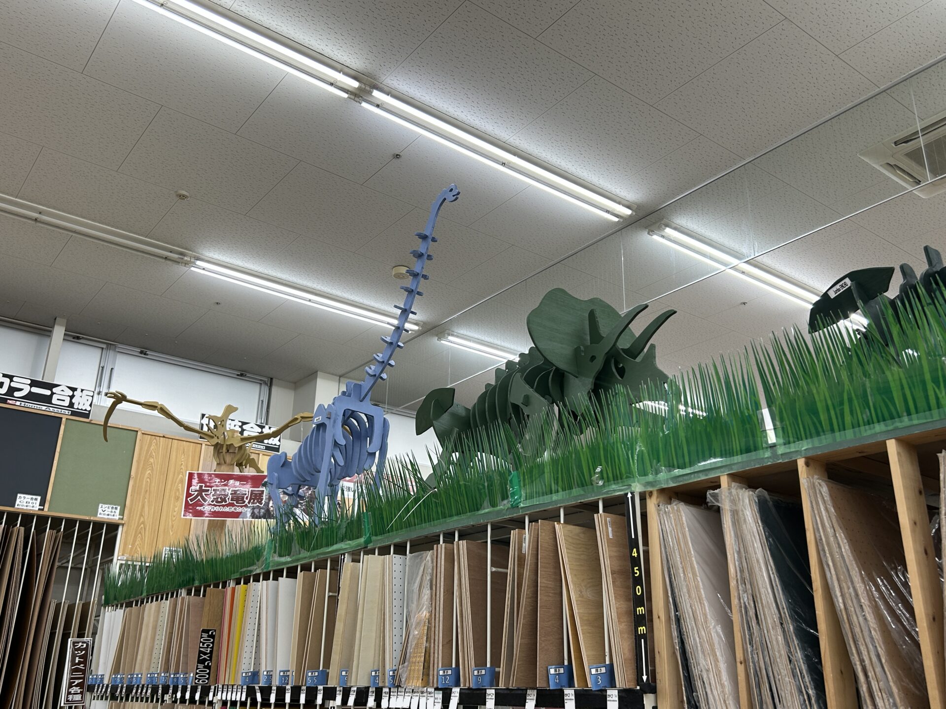 恐竜のオブジェ