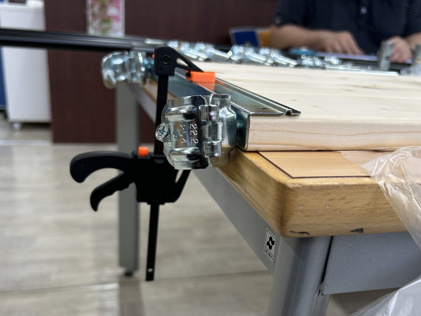 クランプ部分が飛び出ている様子