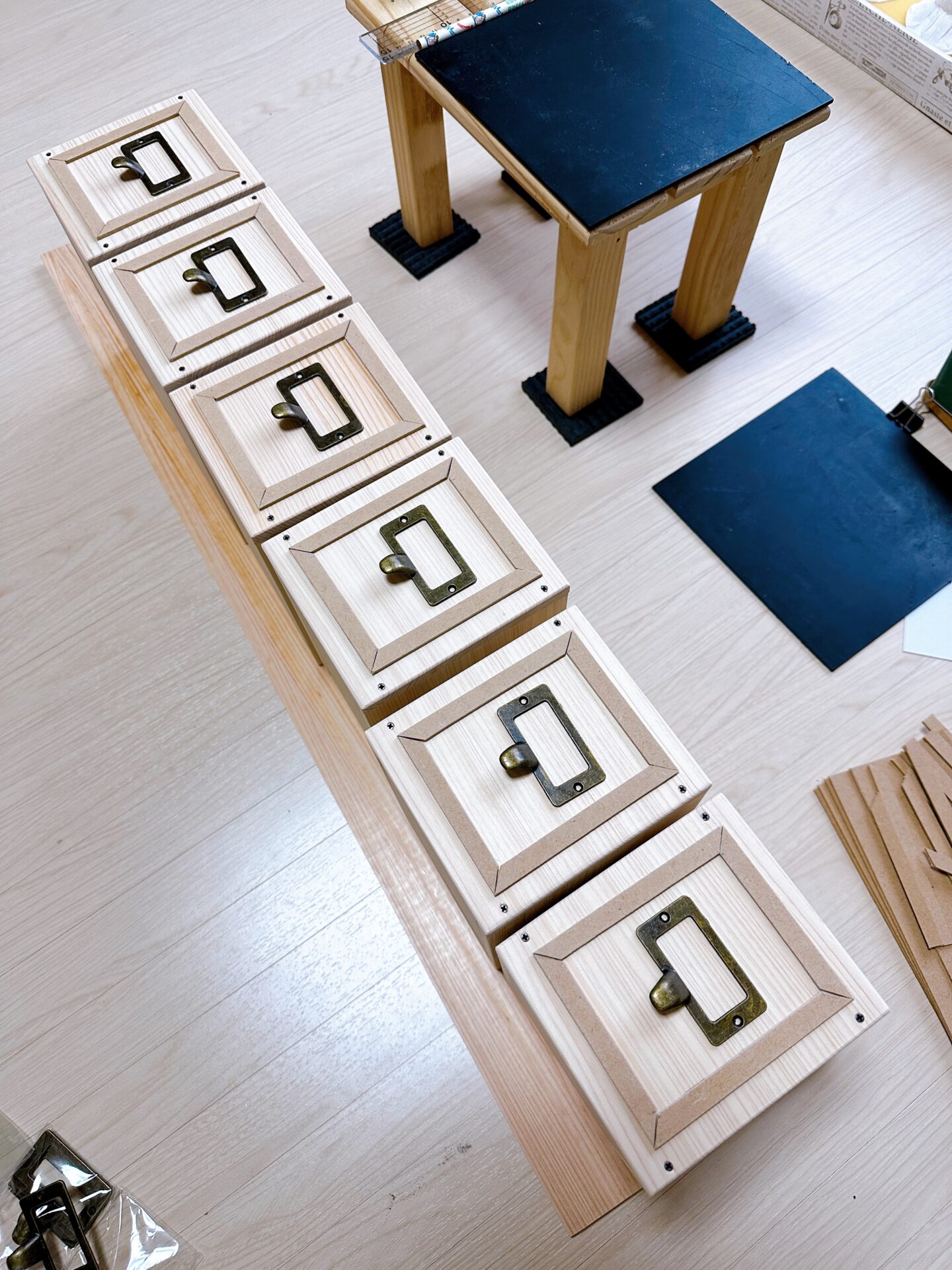 引き出し制作中の様子