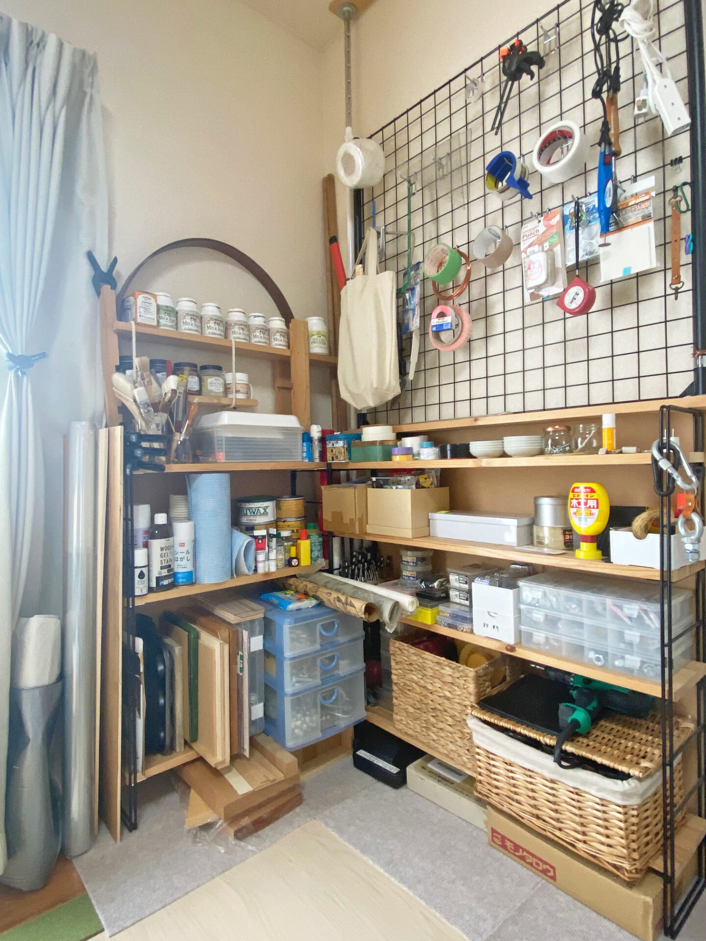 材料や工具を入れる棚